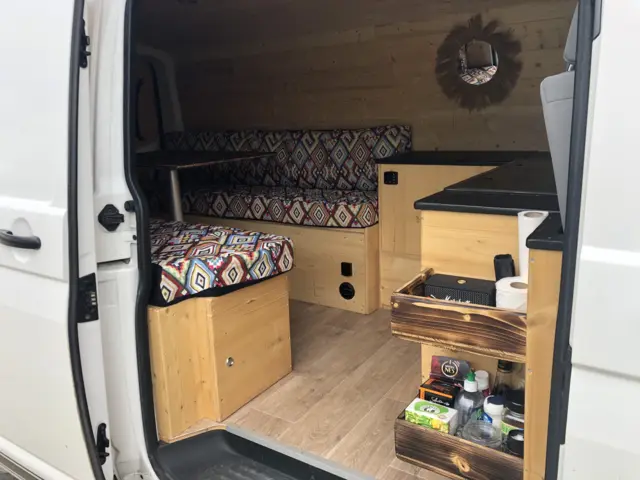 Van Stylevan Base Volkswagen Transporter – Bordeaux
