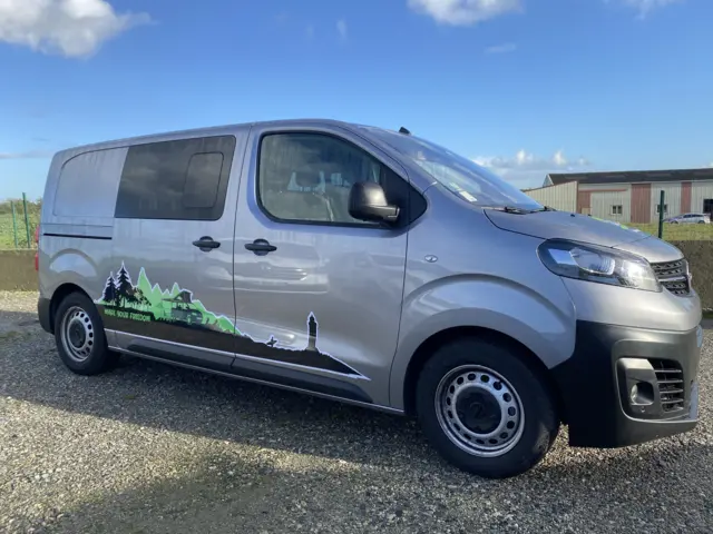Van Van Mania Vivaro Otago Jossigny – Jossigny