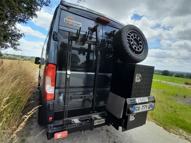 Fourgon Burstner Campeo 4X4 – Saint-Cyr-sur-Loire
