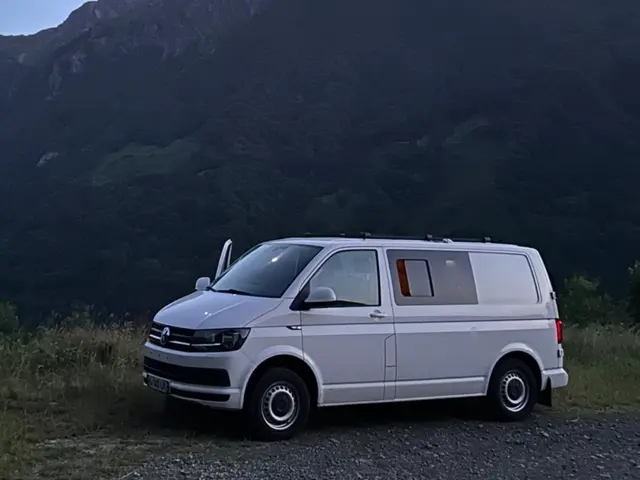 Van Volkswagen Transporter (T6 - 2015) 2.0 Tdi 102 Ch Eu6 Business Line Plus 2.8T – Hazebrouck