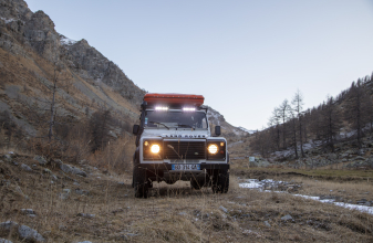  LAND ROVER DEFENDER image