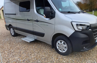 RENAULT FONT VENDOME EVASION image