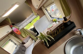  MC LOUIS GLAMYS image